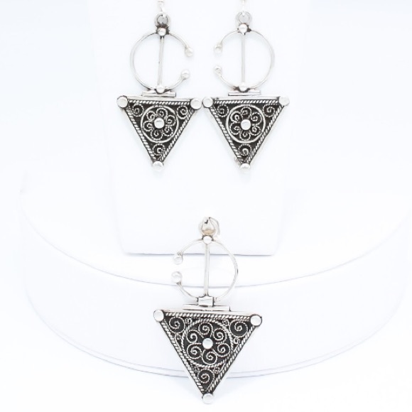 Berber Symbol .999 Silver Pendant and Earring Set - Picture 3 of 4